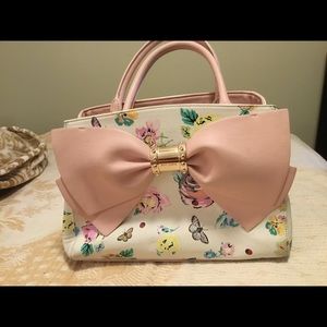Light pink bow bag